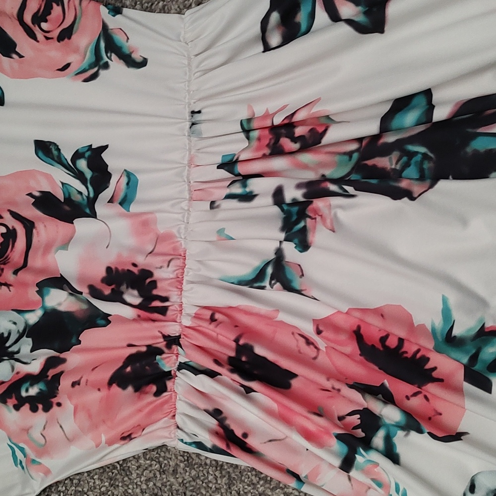 White Dress with Roses - Picture 3 of 4